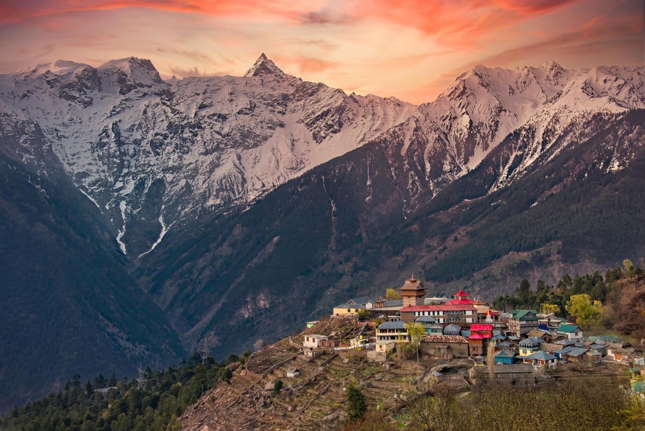 Echor - The Alpine Crest Hotel Калпа Екстериор снимка